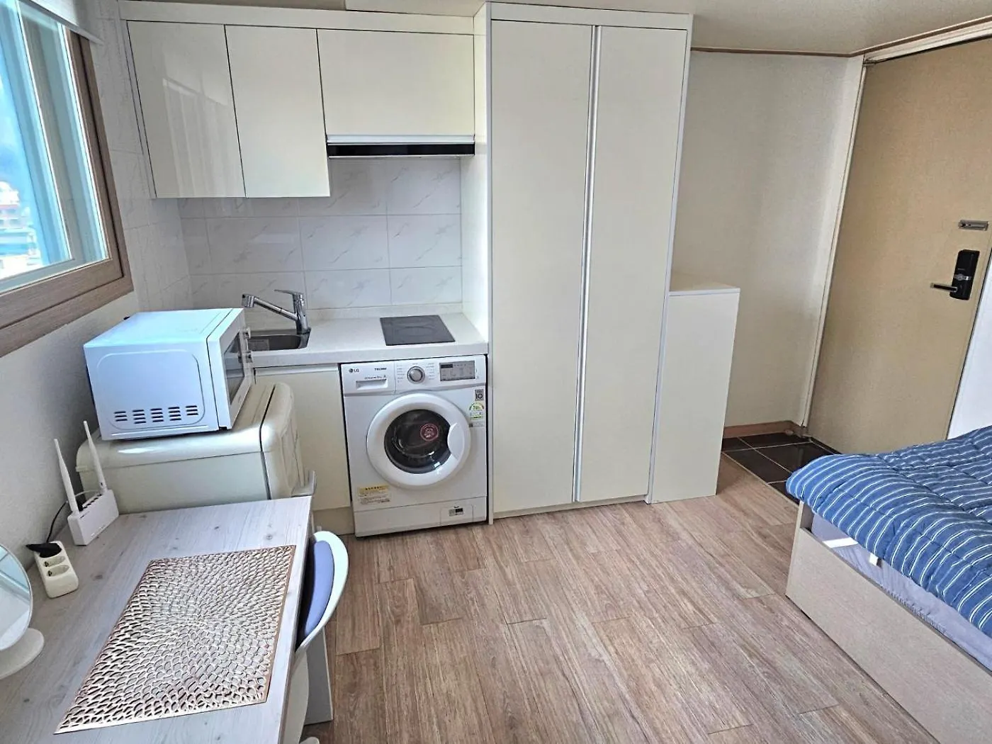 Guest house Hongdae, Sinchon Yeonhui House Hotel Seoul South Korea