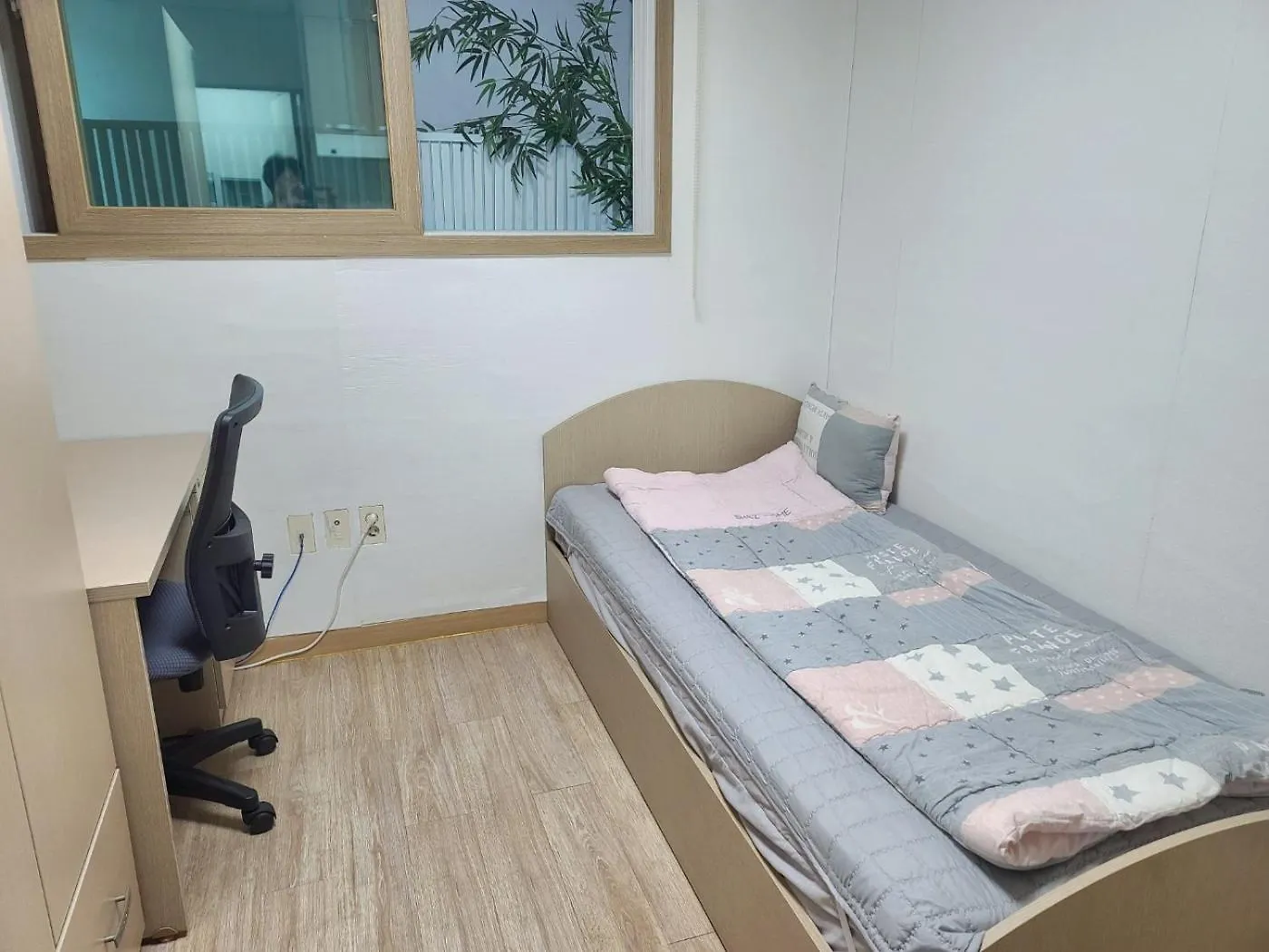 Guest house Hongdae, Sinchon Yeonhui House Hotel Seoul South Korea